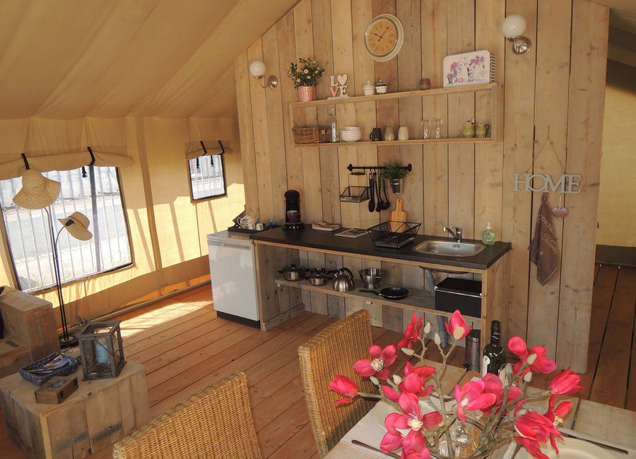 Glamping in Friesland met een safaritent van Maran